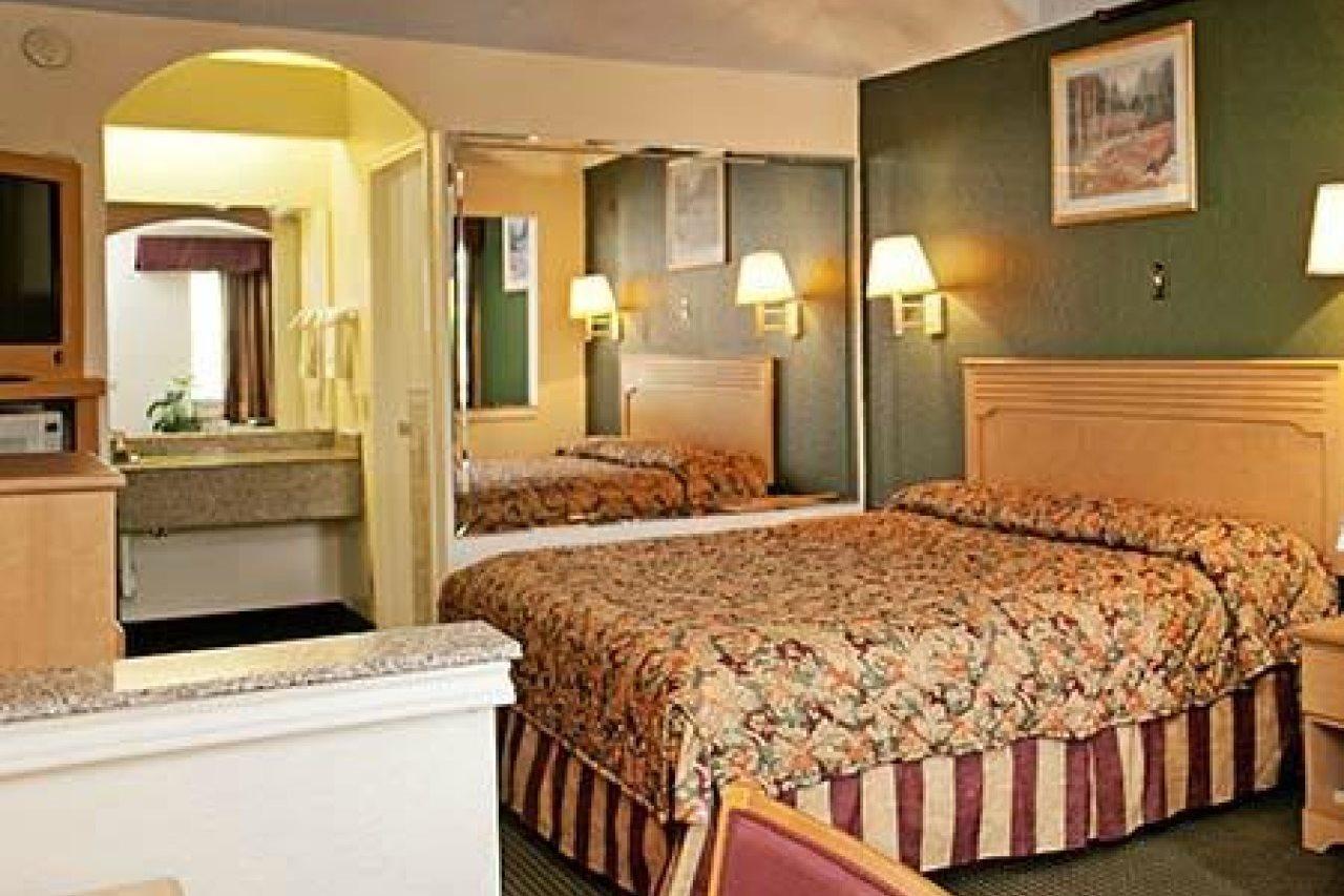 Louetta Crystal Inn 249 North المظهر الخارجي الصورة