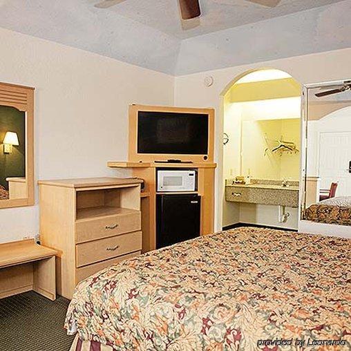 Louetta Crystal Inn 249 North المظهر الخارجي الصورة