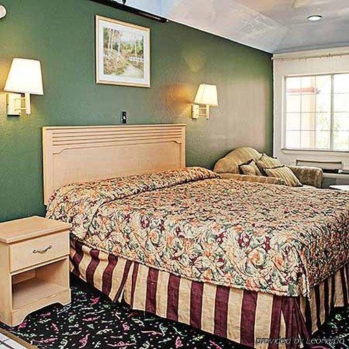 Louetta Crystal Inn 249 North المظهر الخارجي الصورة