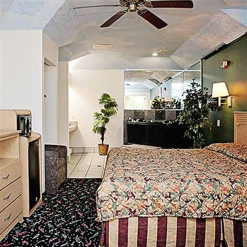 Louetta Crystal Inn 249 North المظهر الخارجي الصورة