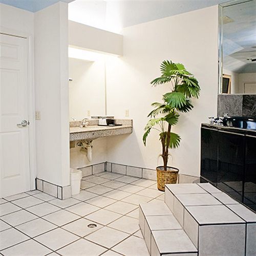 Louetta Crystal Inn 249 North المظهر الخارجي الصورة